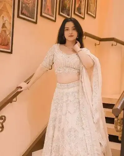 Escort Chikhli